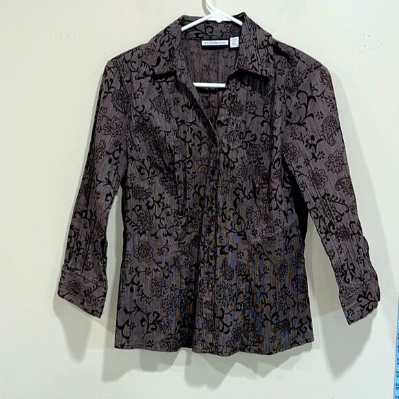 Beautiful Button Down Shirt By Croft & Barrow. Size Medium Petite. - Picture 1 of 6